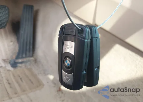 2011 BMW 328I xDrive z USA, uszkodzony, nr VIN WBAPK5G50BNN78951